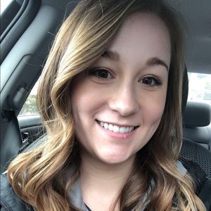 Meet your Posher, Elise